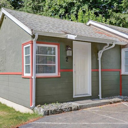 Malahat Bungalows Motel Bagian luar foto