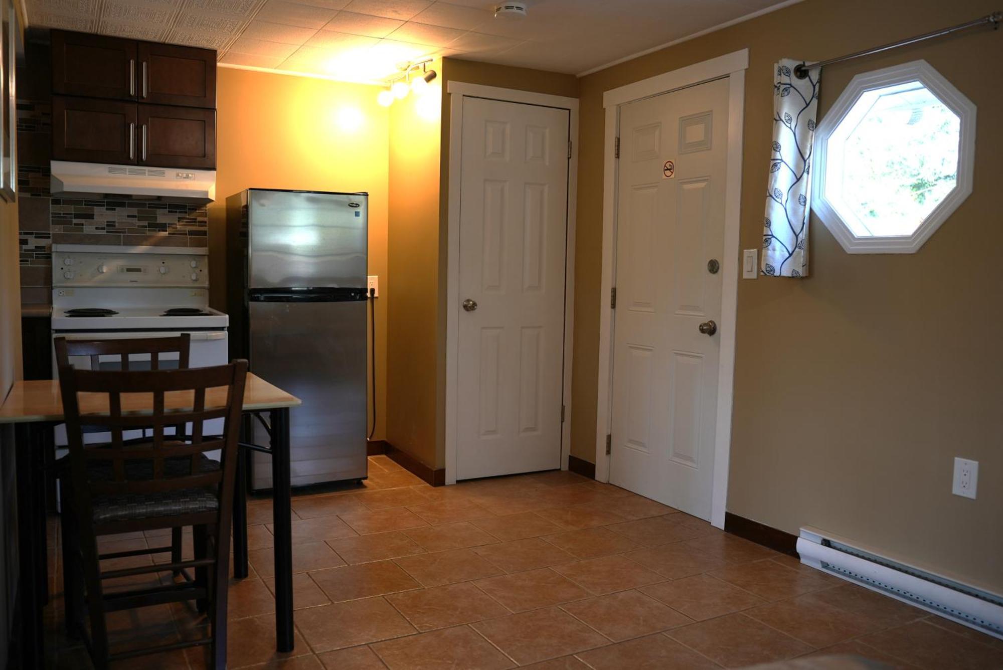 Malahat Bungalows Motel Bagian luar foto