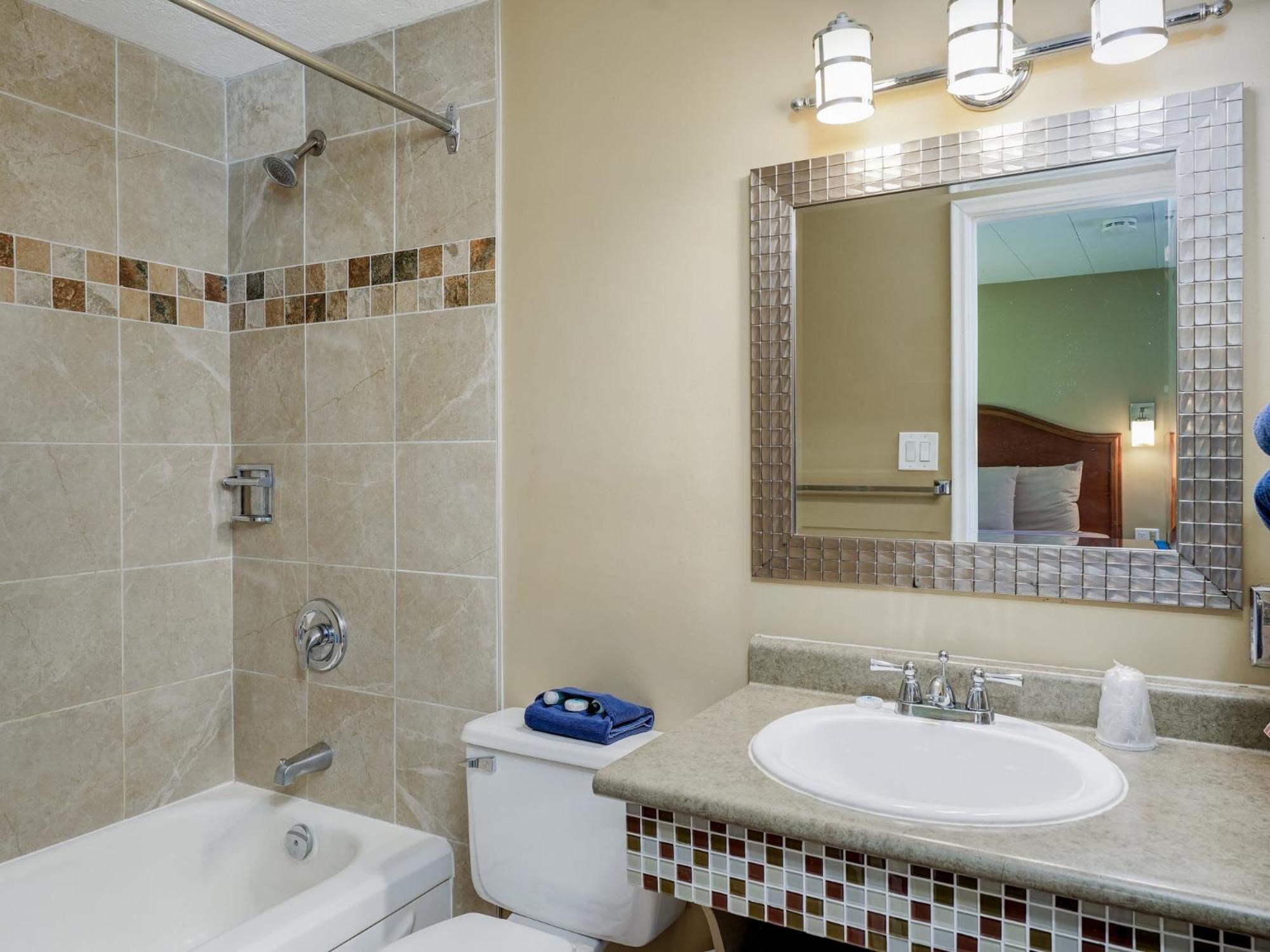 Malahat Bungalows Motel Bagian luar foto