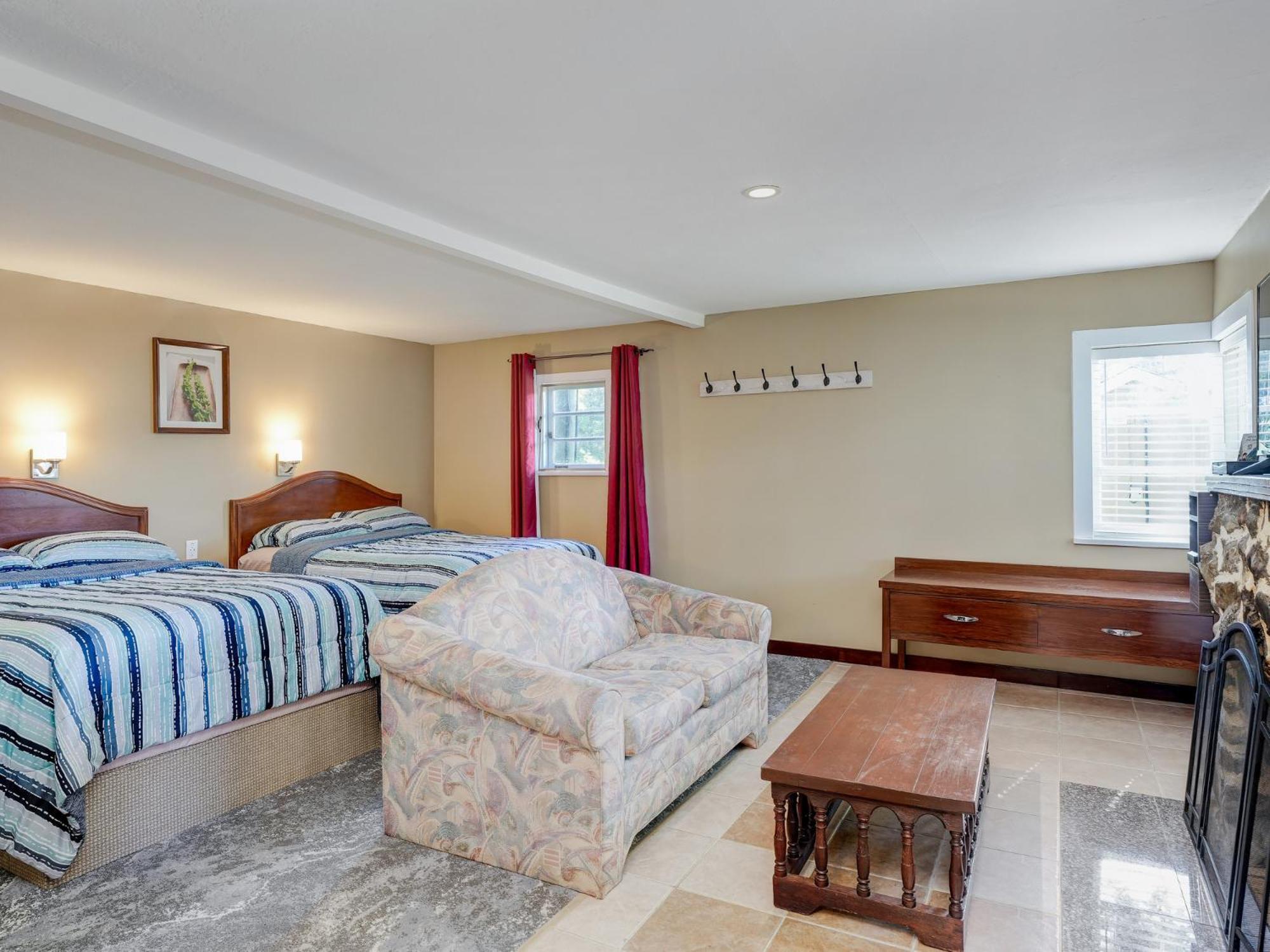 Malahat Bungalows Motel Bagian luar foto