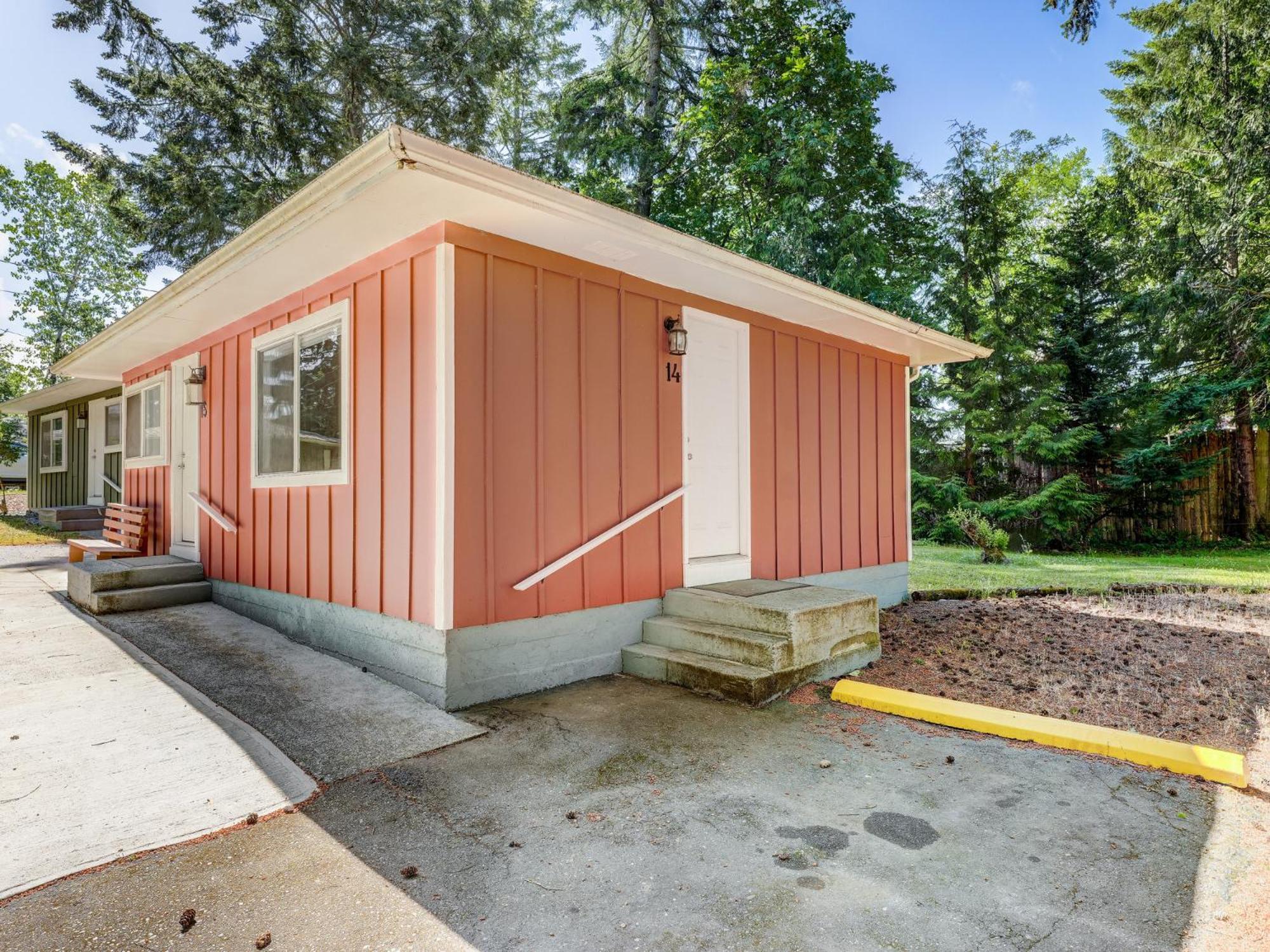 Malahat Bungalows Motel Bagian luar foto