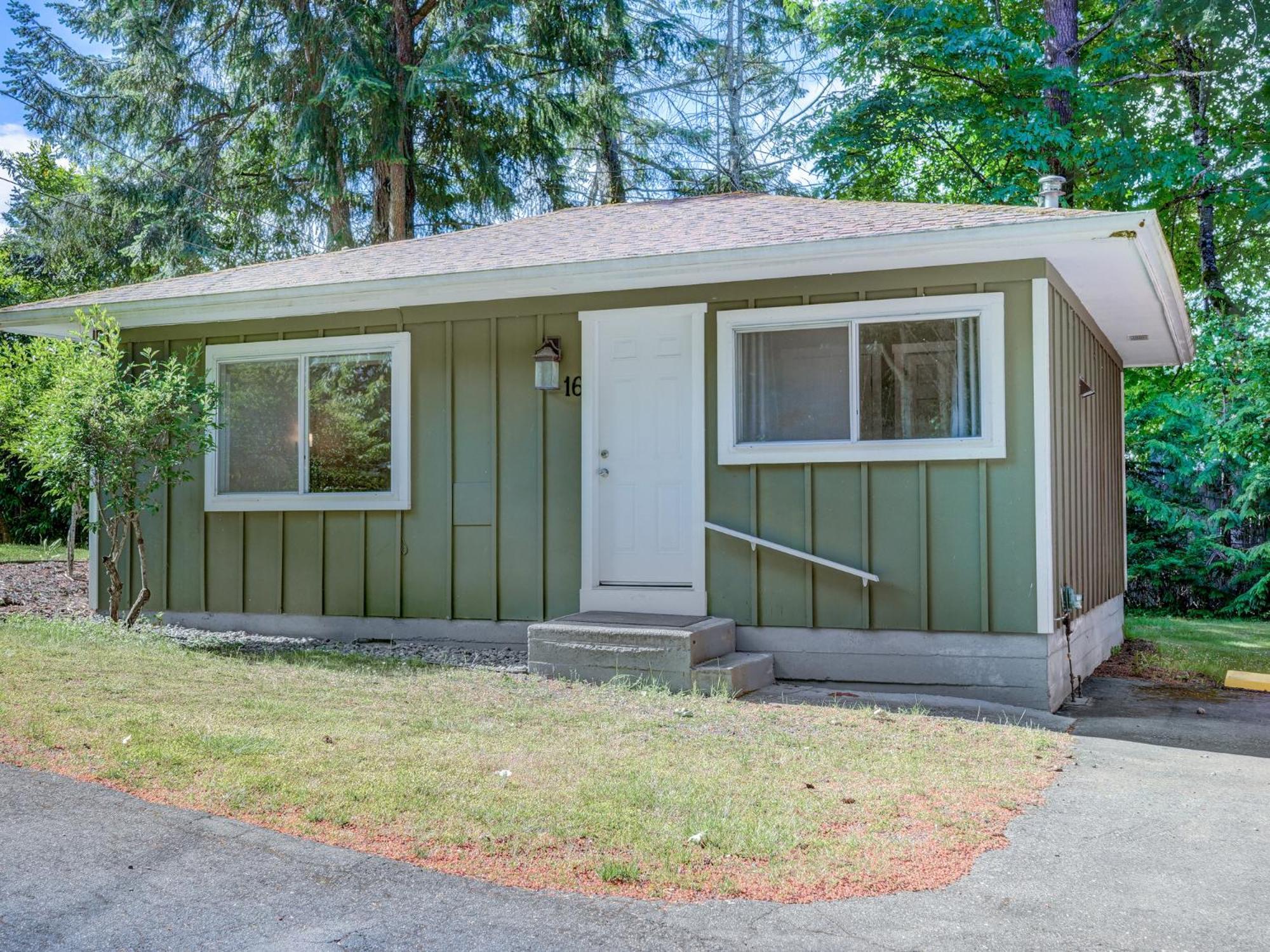 Malahat Bungalows Motel Bagian luar foto