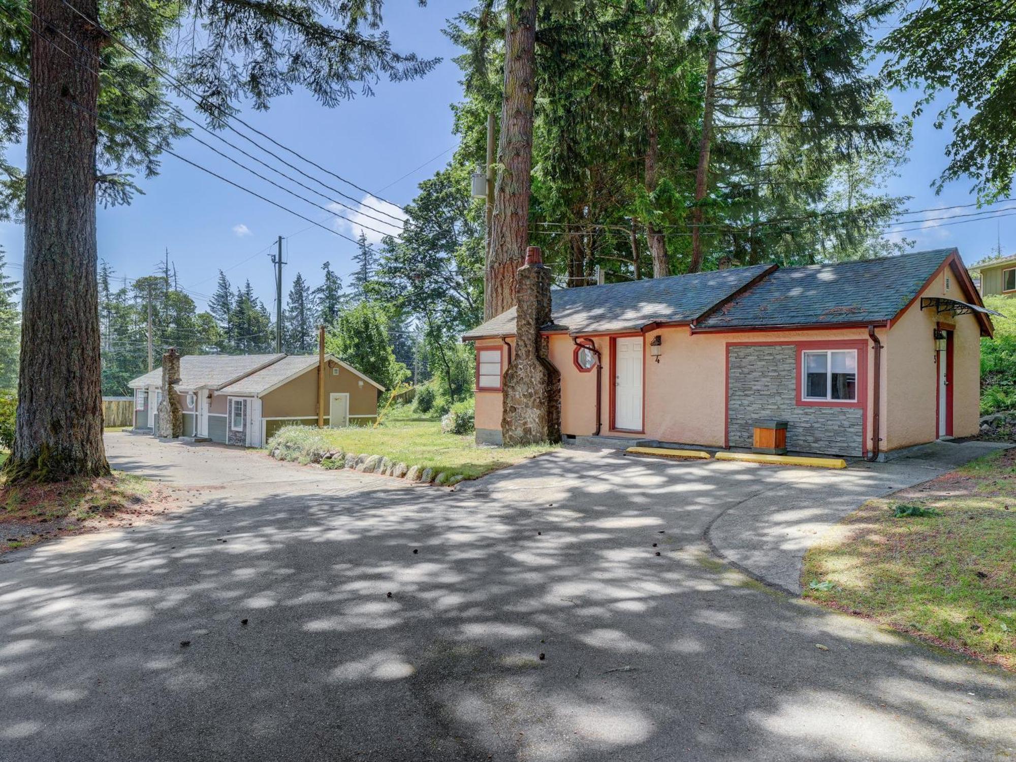 Malahat Bungalows Motel Bagian luar foto