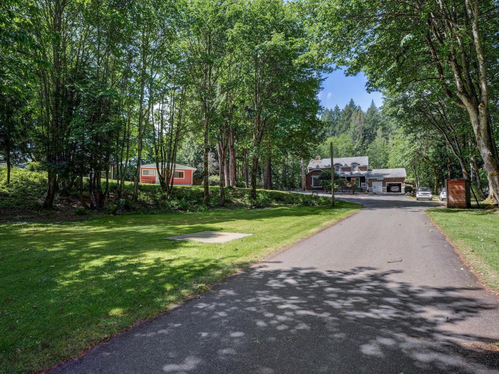 Malahat Bungalows Motel Bagian luar foto